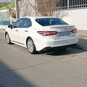 Toyota Camry 2018