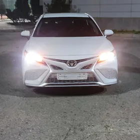 Toyota Camry 2021