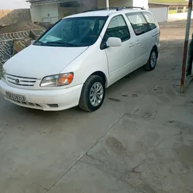 Toyota Sienna 2001