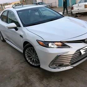 Toyota Camry 2021