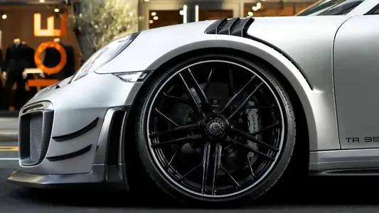 Тюнинг-ателье Manhart превратило Porsche 911 GT2 RS в 966-сильного монстра