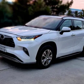 Toyota Highlander 2021