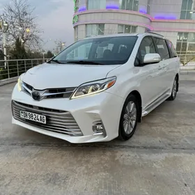 Toyota Sienna 2018