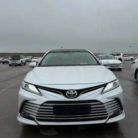 Toyota Camry 2021