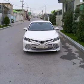 Toyota Camry 2018