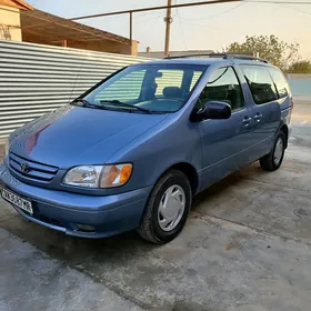 Toyota Sienna 2002