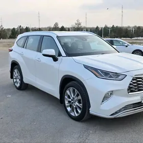 Toyota Highlander 2021