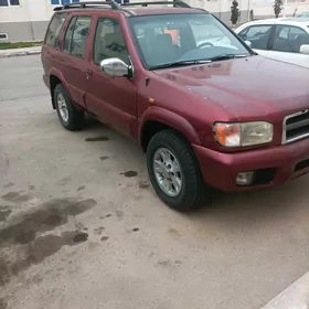 Nissan Pathfinder 2000