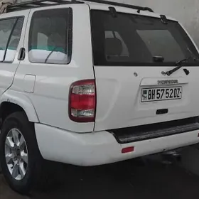 Nissan Pathfinder 2000