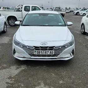 Hyundai Elantra 2022