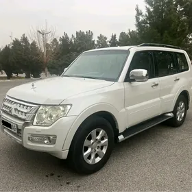 Mitsubishi Pajero 2015