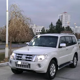 Mitsubishi Pajero 2013