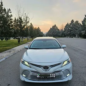 Toyota Camry 2018