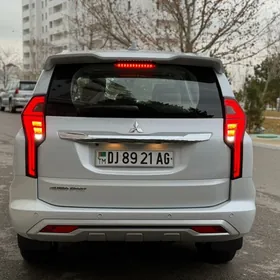 Mitsubishi Pajero 2020