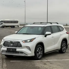 Toyota Highlander 2021