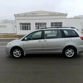 Toyota Sienna 2004