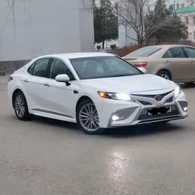 Toyota Camry 2021