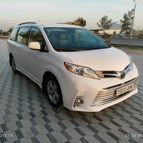 Toyota Sienna 2020