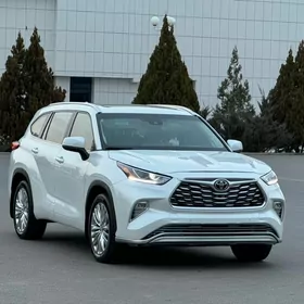 Toyota Highlander 2021