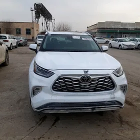 Toyota Highlander 2021