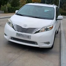 Toyota Sienna 2012