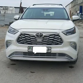 Toyota Highlander 2021