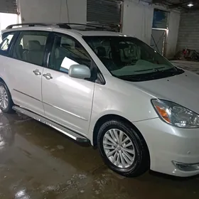 Toyota Sienna 2004