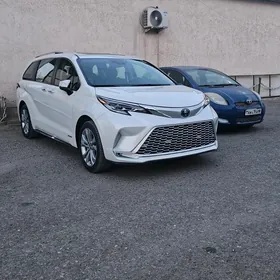 Toyota Sienna 2021