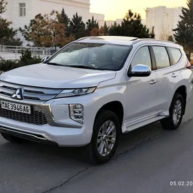 Mitsubishi Pajero 2020