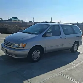 Toyota Sienna 2002