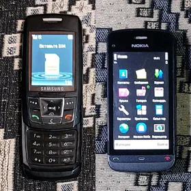 Samsung E250 we Nokia C5 03