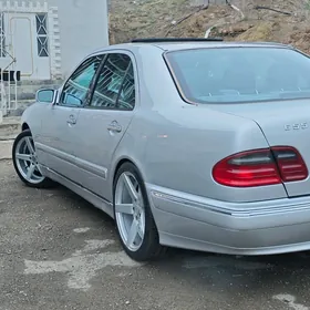 Mercedes-Benz E320 2001