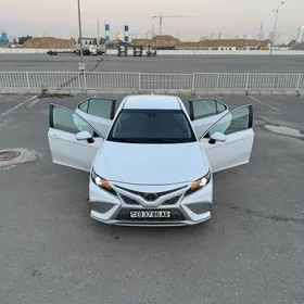 Toyota Camry 2021