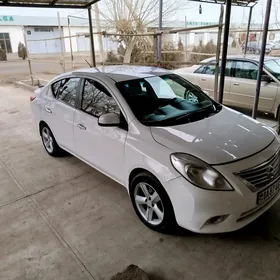 Nissan Versa 2012