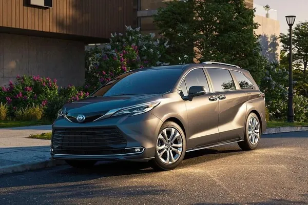 Toyota oturgyçlaryň berkidilişindäki näsazlyk sebäpli 168 000 Sienna-ny yzyna gaýtarýar