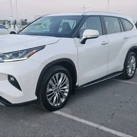 Toyota Highlander 2021