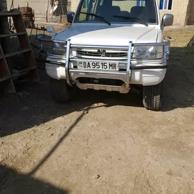 Mitsubishi Pajero 2000