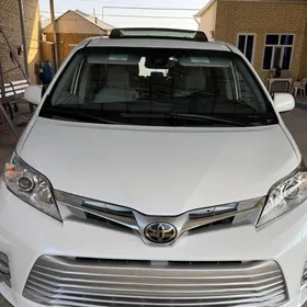 Toyota Sienna 2019