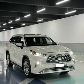 Toyota Highlander 2021