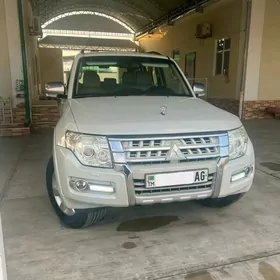 Mitsubishi Pajero 2015