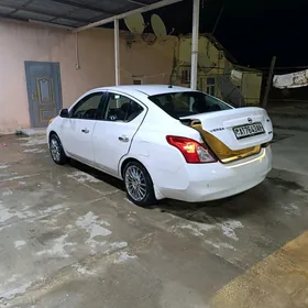 Nissan Versa 2011