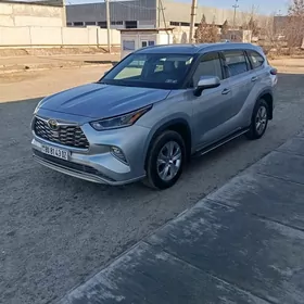 Toyota Highlander 2021