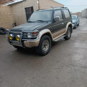 Mitsubishi Pajero 1993