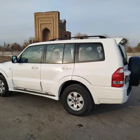 Mitsubishi Pajero 2003