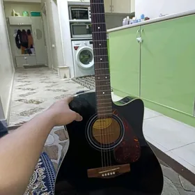 Gitara YAMAHA