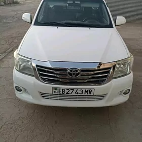 Toyota Hilux 2015