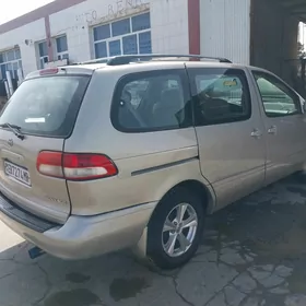 Toyota Sienna 2001