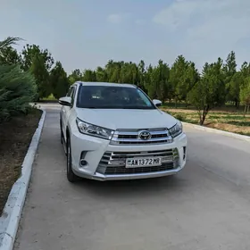 Toyota Highlander 2019