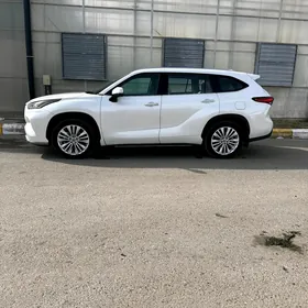 Toyota Highlander 2021