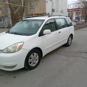 Toyota Sienna 2004